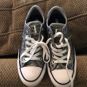 Converse tennis shoes